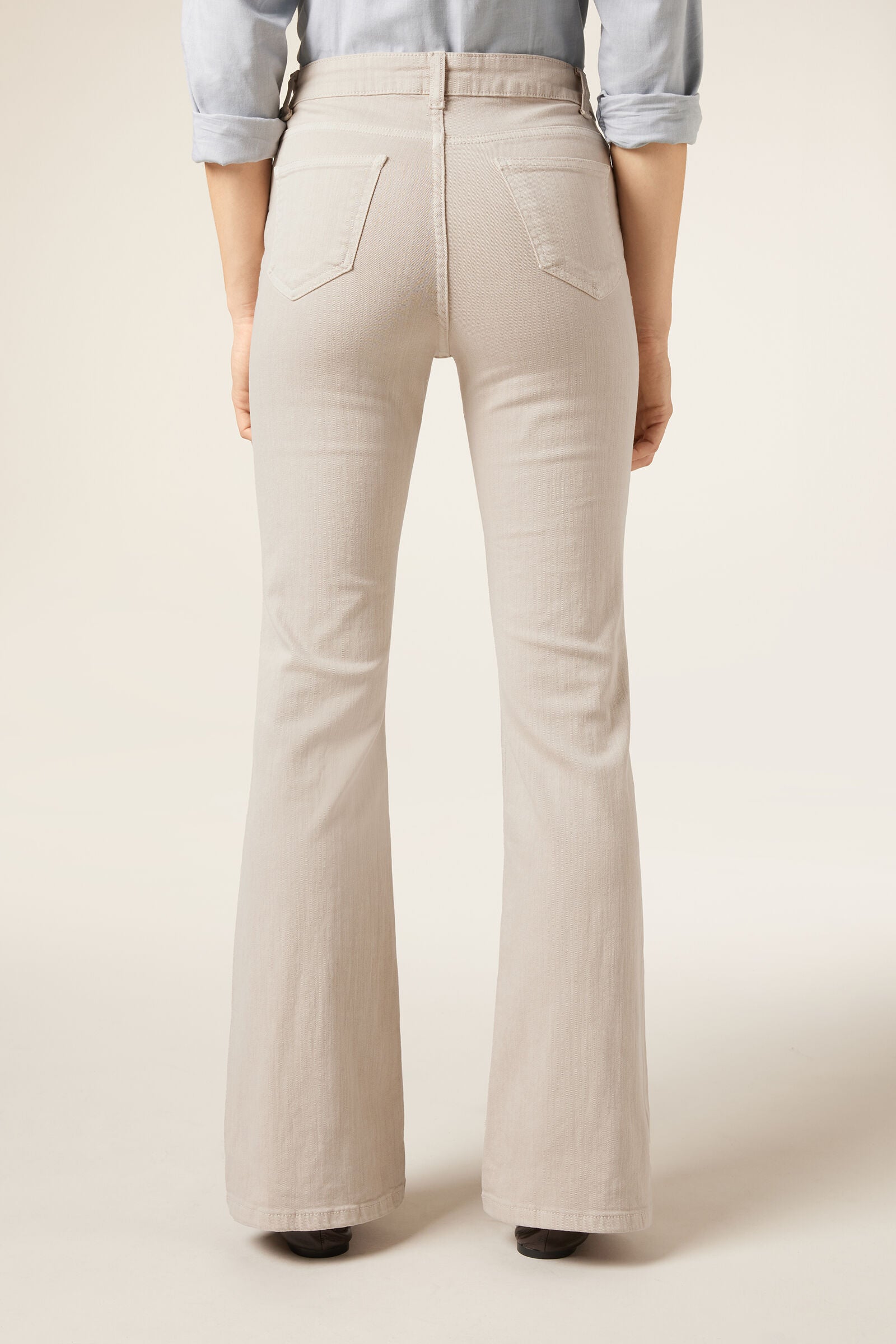 מכנסי ג'ינס מתרחבים