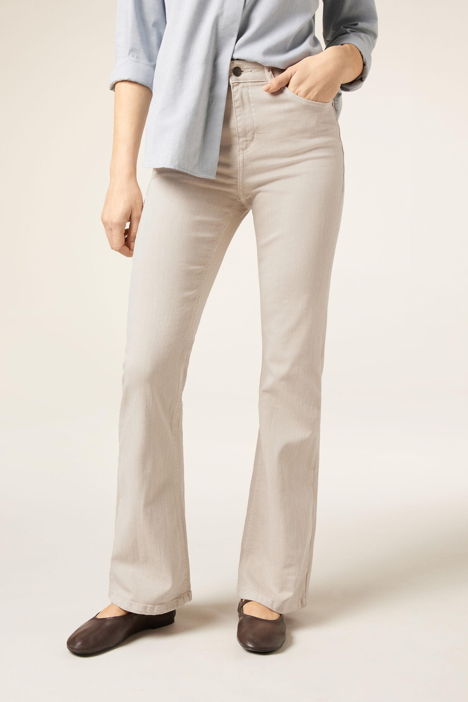 מכנסי ג'ינס מתרחבים