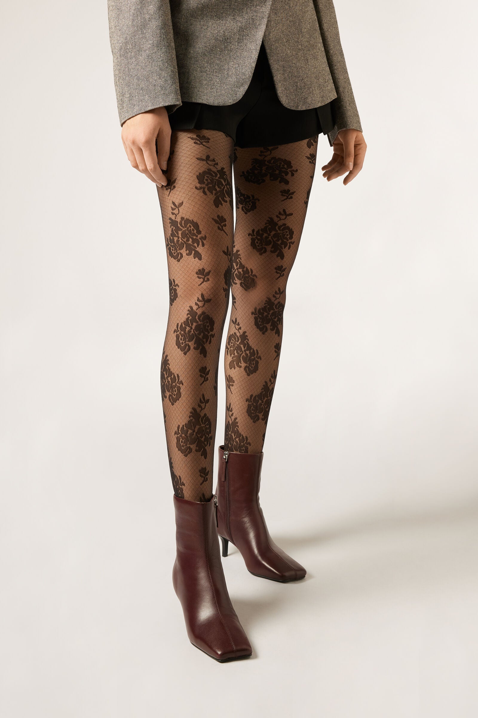 גרביוני רשת עם הדפס פרחוני