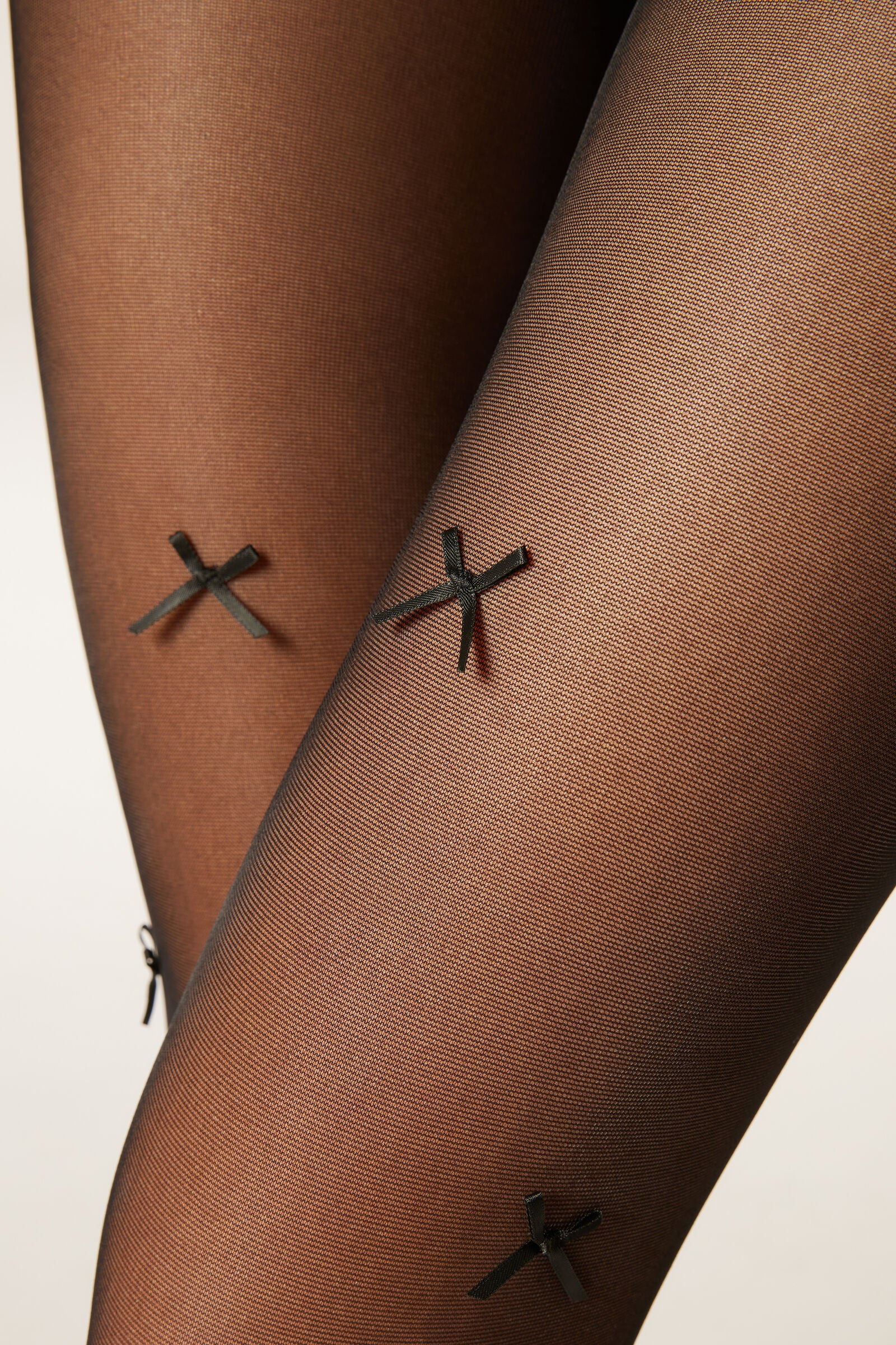 גרביונים עם אפליקציית פפיונים