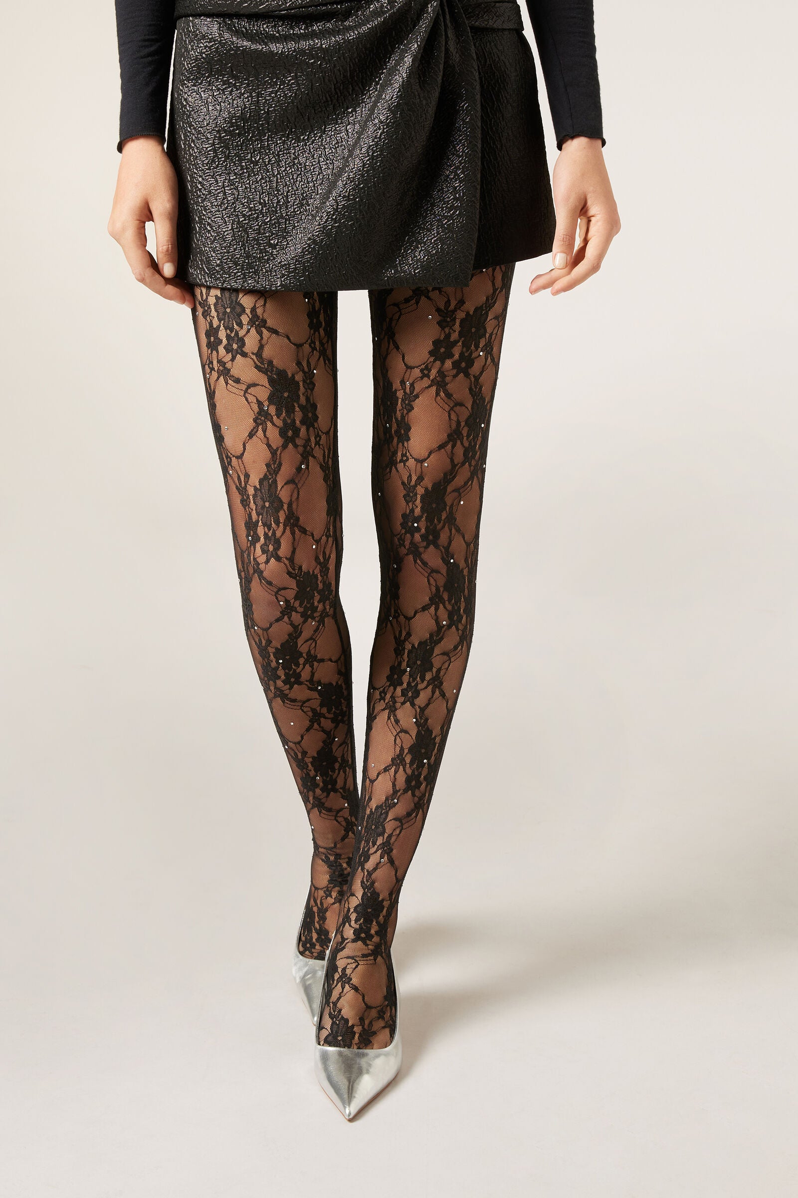 גרביוני תחרה ויהלומים