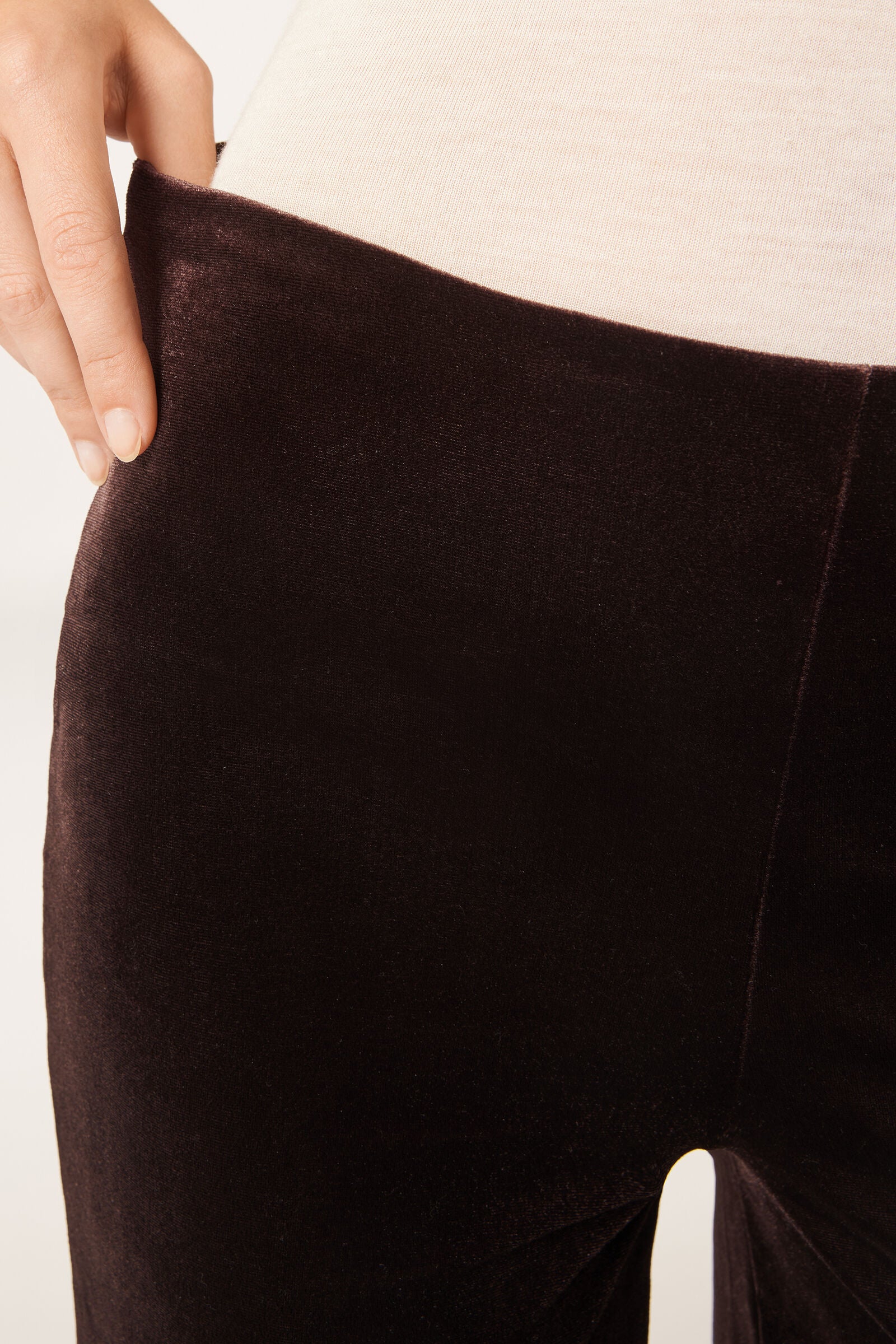 מכנסי קטיפה בגזרה רחבה