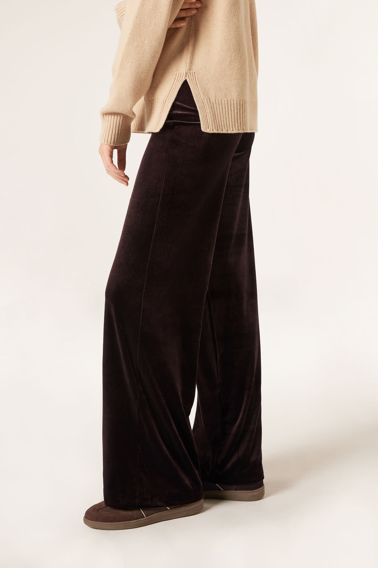 מכנסי קטיפה בגזרה רחבה