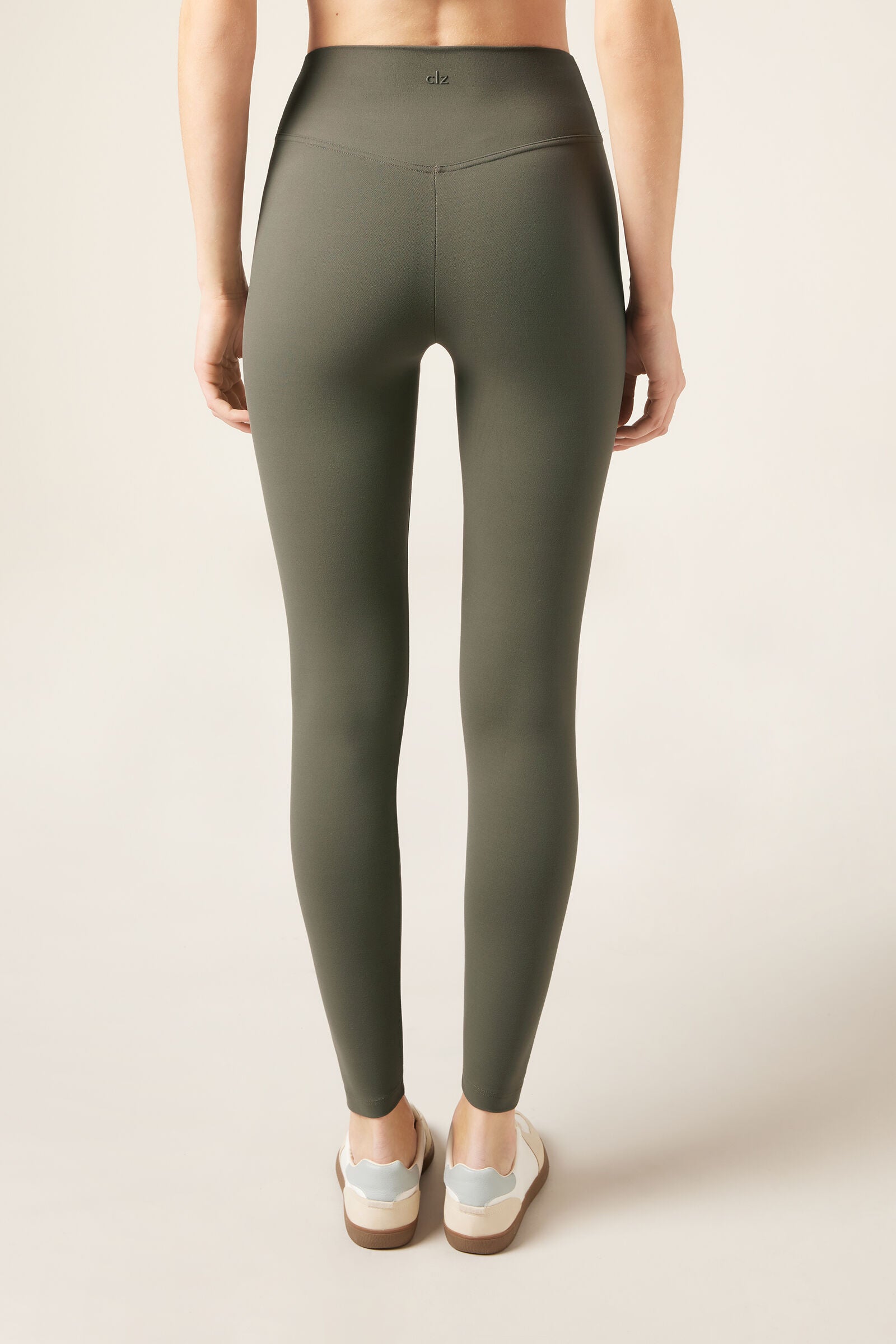 טייץ First Class