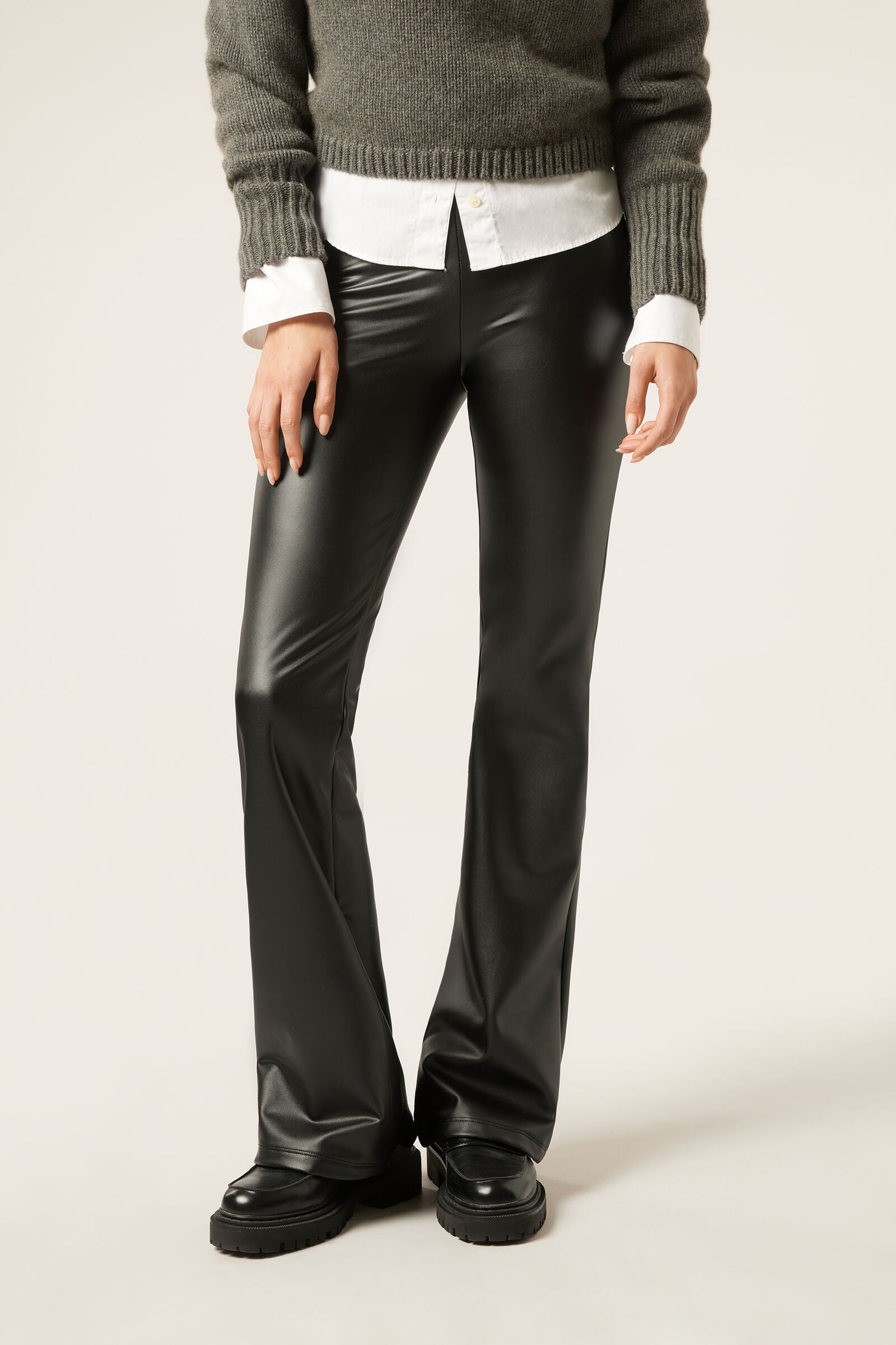 מכנסיים תרמיים מתרחבים דמוי עור