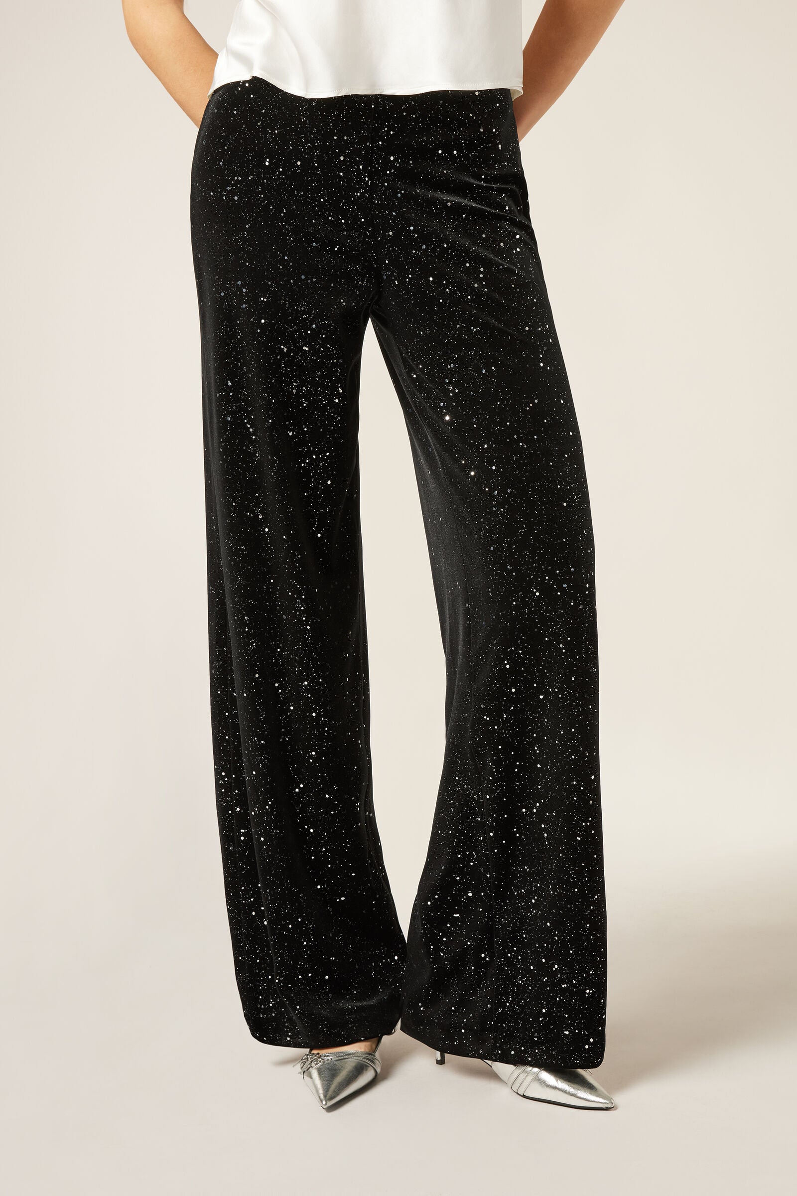 מכנסיים רחבים מנצנצים