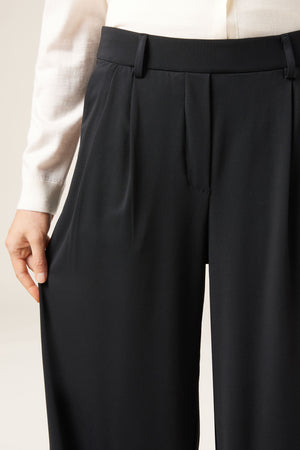 מכנסיים בגזרת רגל רחבה Comfy Flex