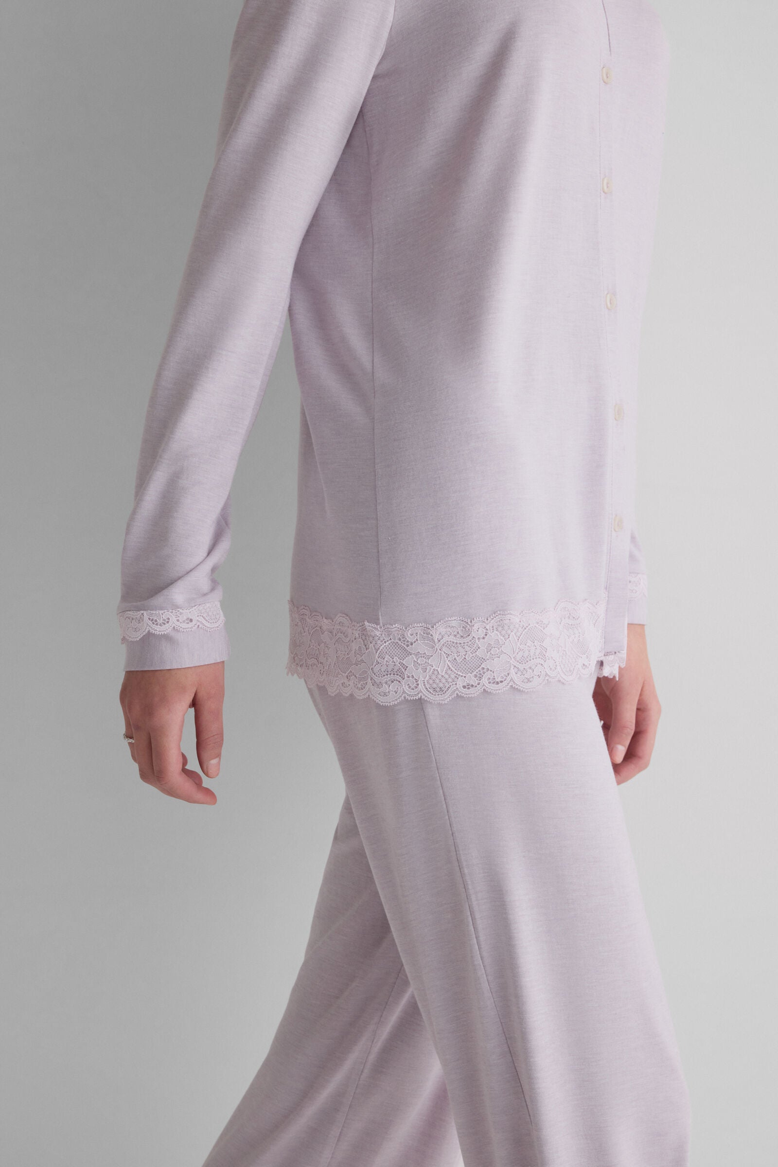 סט פיג'מה ארוכה מודל ותחרה