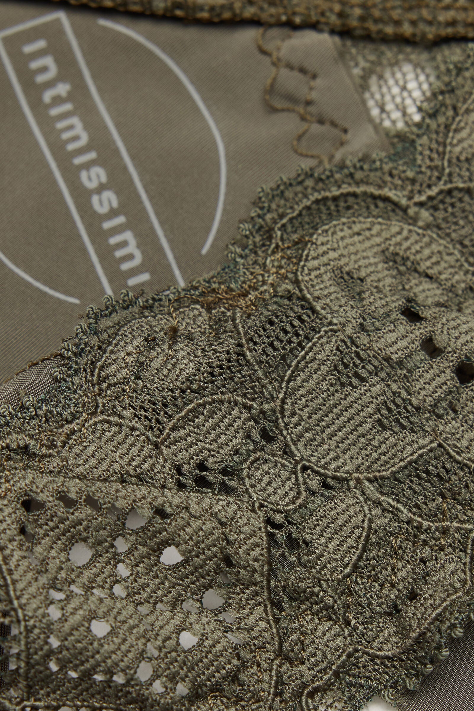 תחתוני תחרה ברזילאיים ‘80s-Style