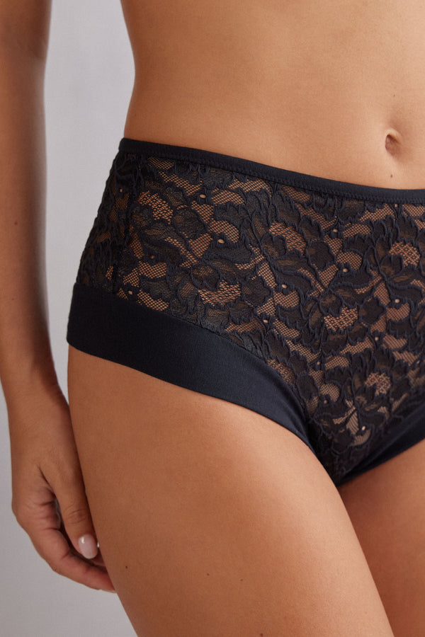 Delicate Pieces תחתוני תחרה בגזרה גבוהה