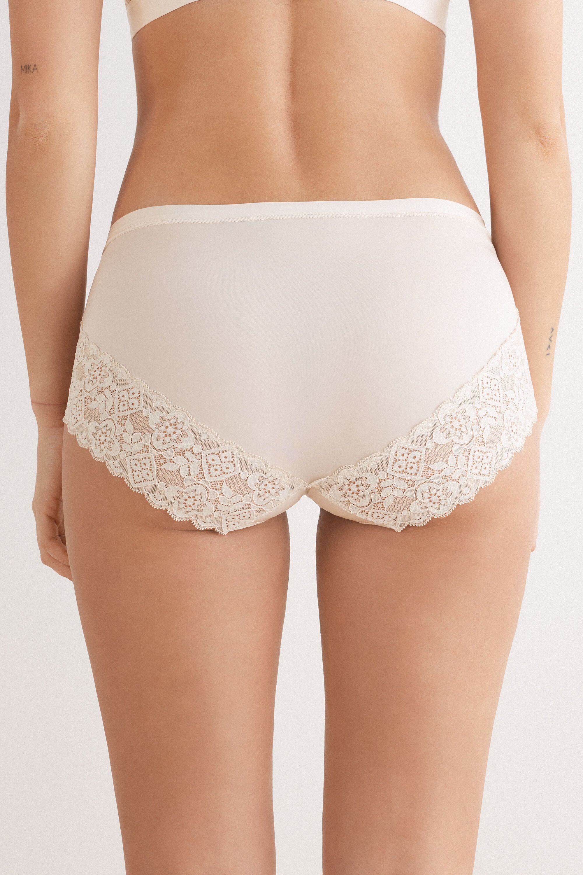 תחתונים מיקרופייבר תחרה High-Waisted