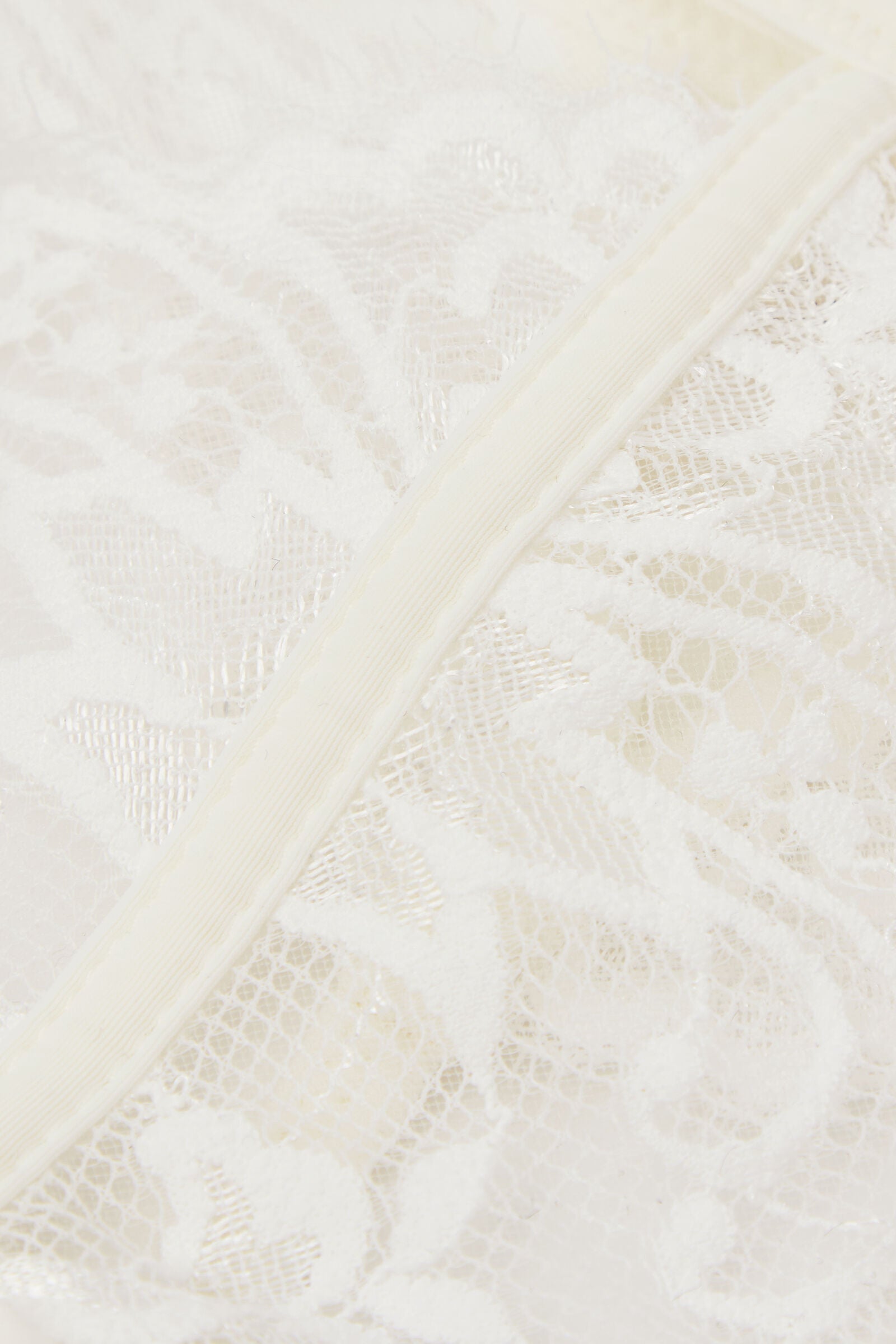 תחתוני חוטיני ETHEREAL Embrace