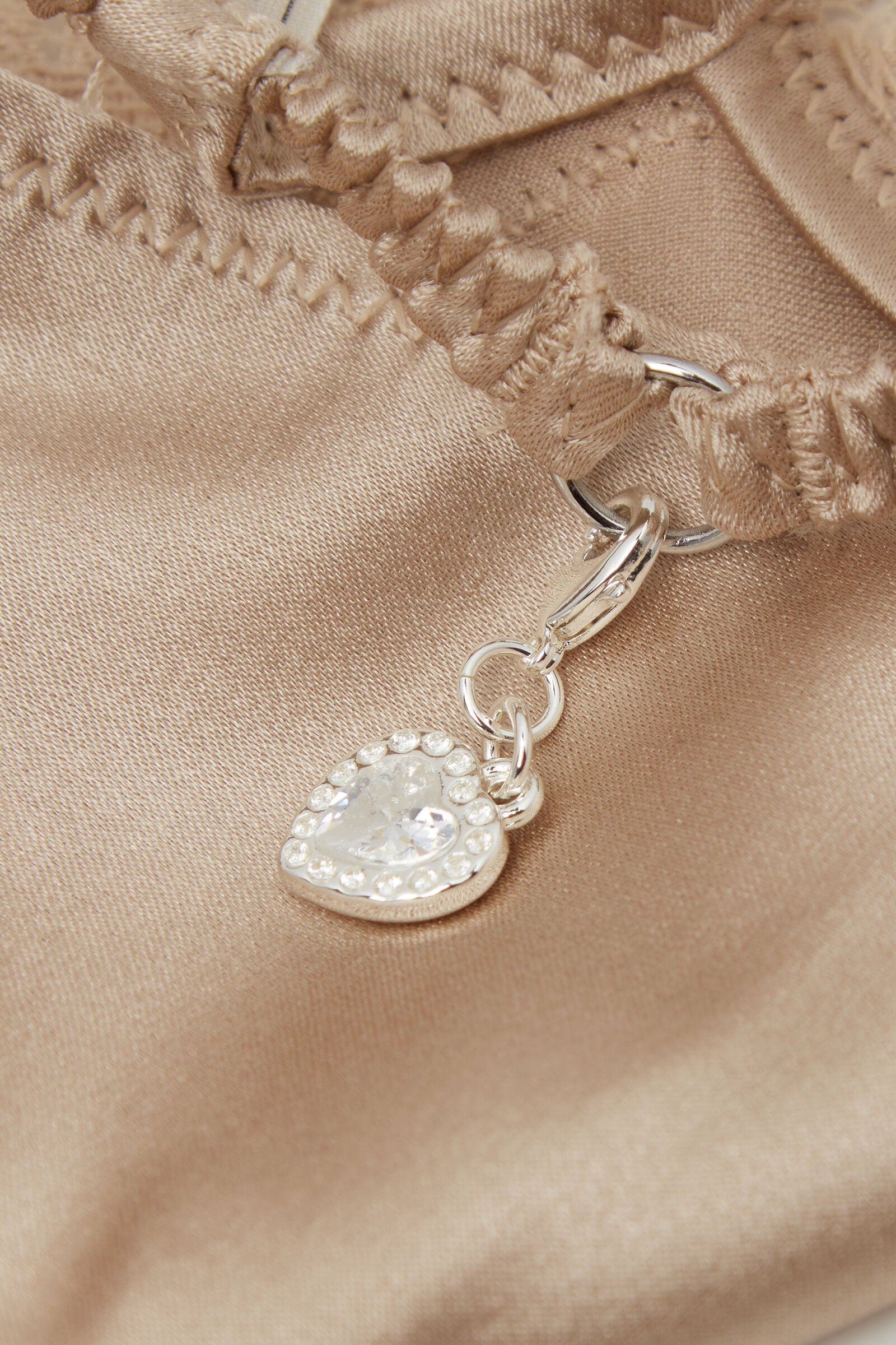 תחתוני חוטיני  Silky FLOWERS